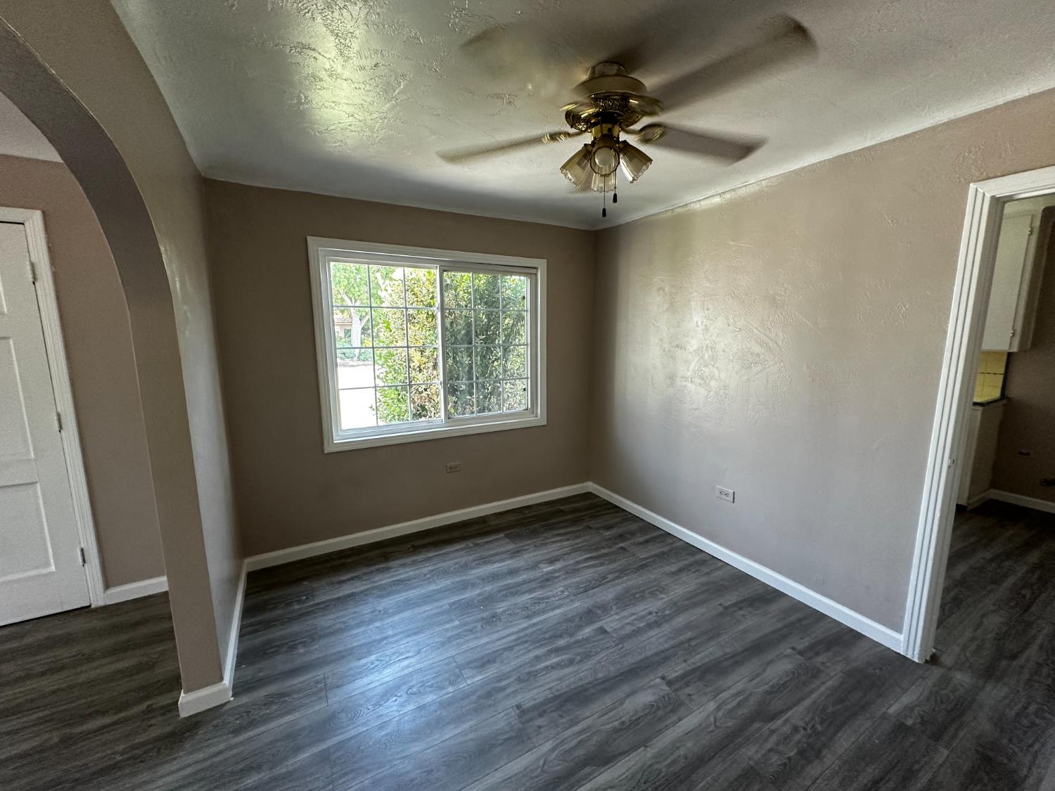 605 N Winery Ave, Fresno, CA 93727