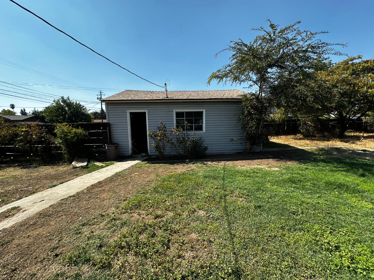 605 N Winery Ave, Fresno, CA 93727