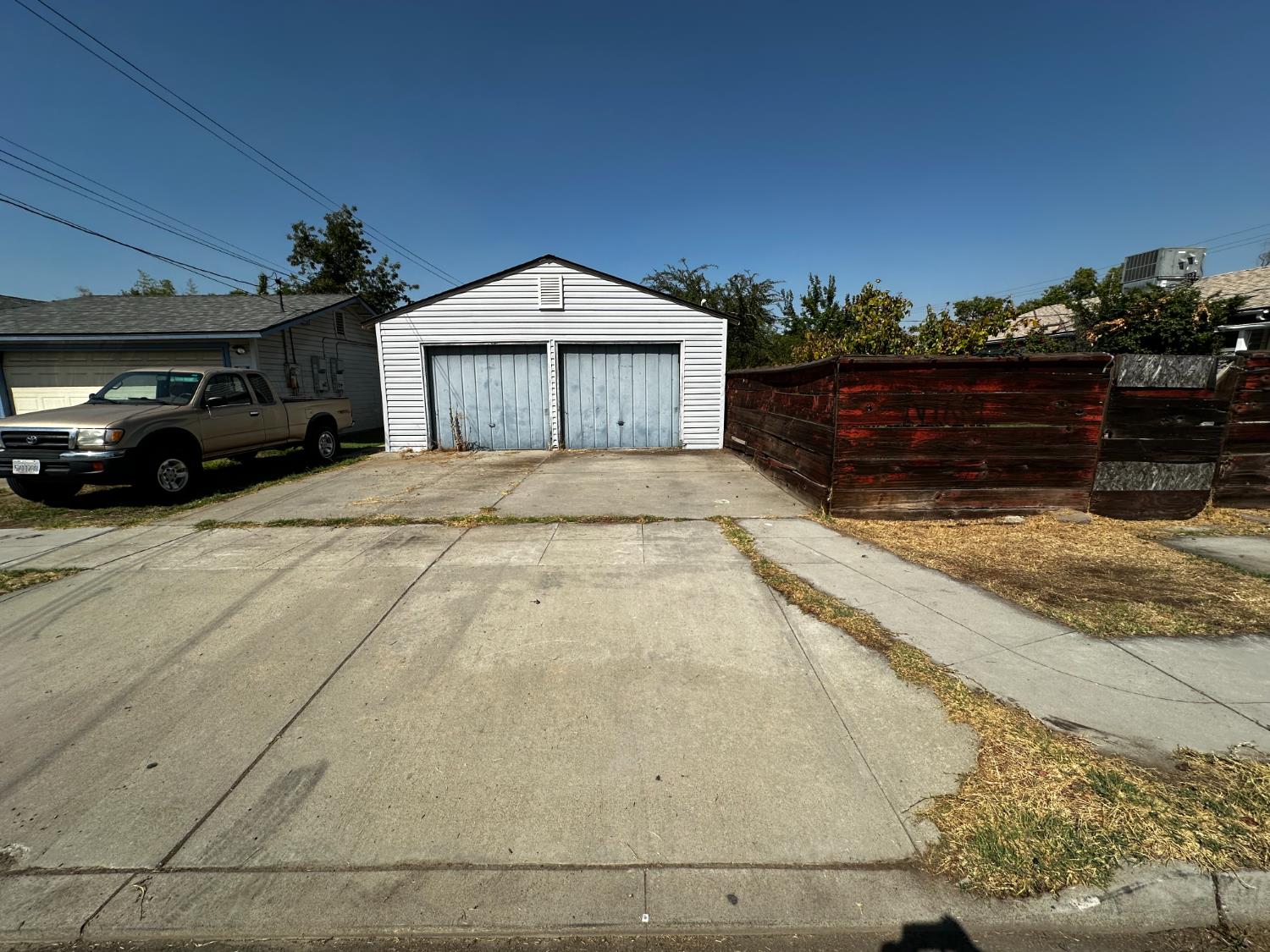 605 N Winery Ave, Fresno, CA 93727