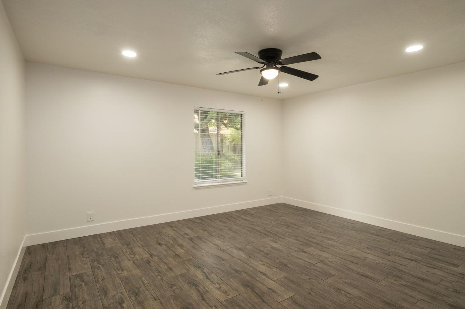 4856 N Hulbert Ave #101, Fresno, CA 93705