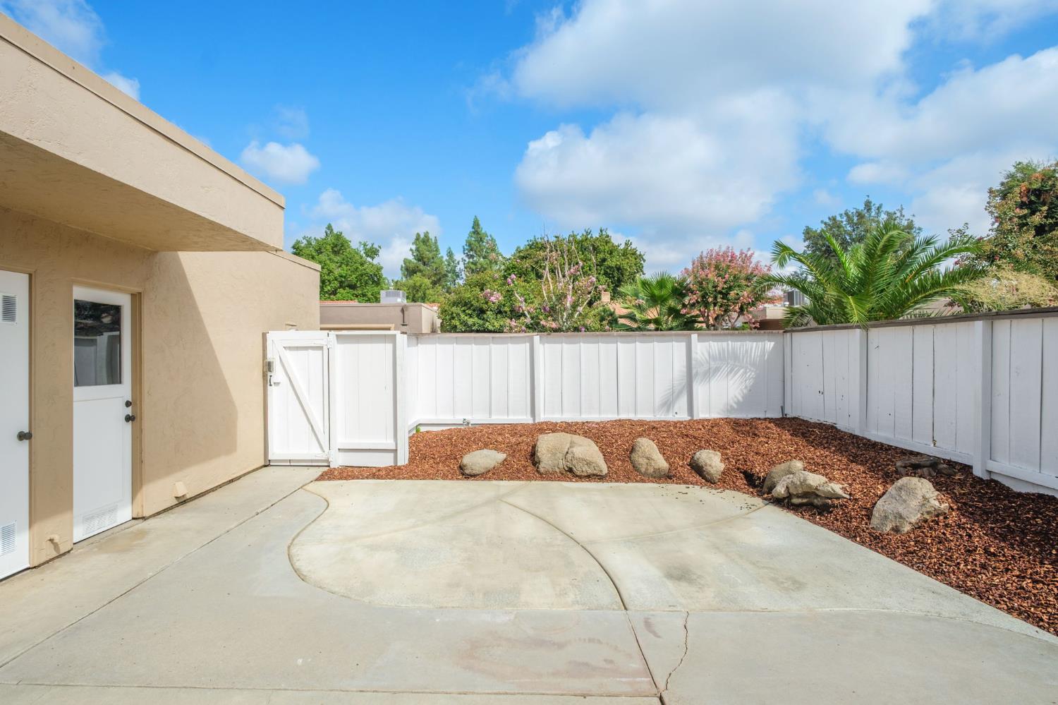 4856 N Hulbert Ave #101, Fresno, CA 93705