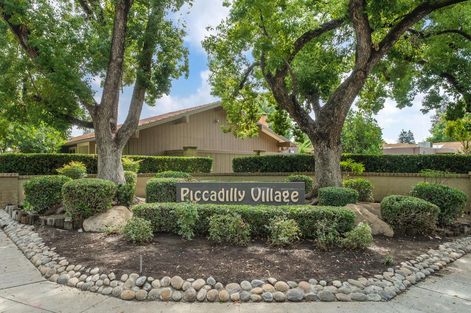 4856 N Hulbert Ave #101, Fresno, CA 93705