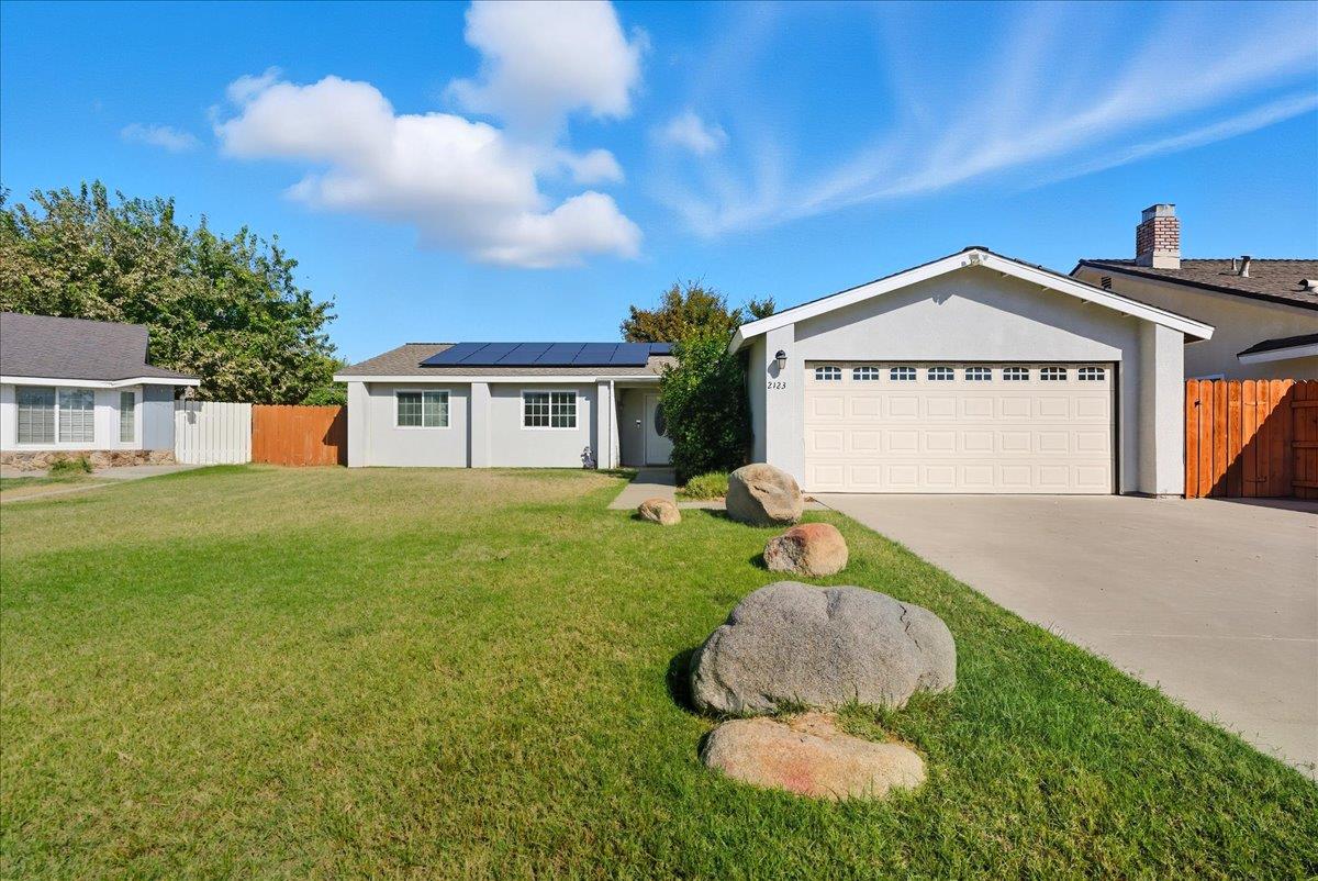 2123 Cottonwood Ct, Hanford, CA 93230