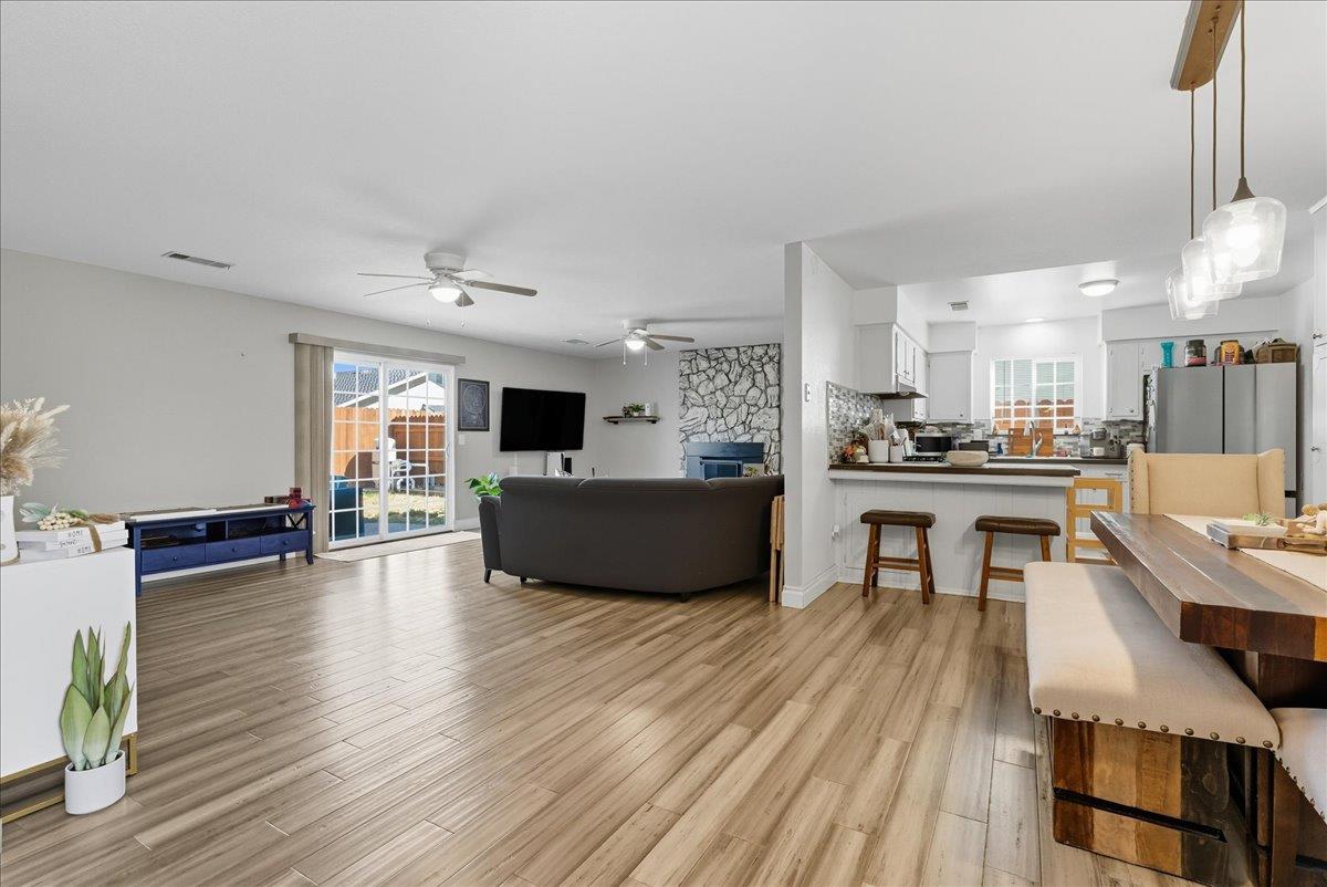 2123 Cottonwood Ct, Hanford, CA 93230