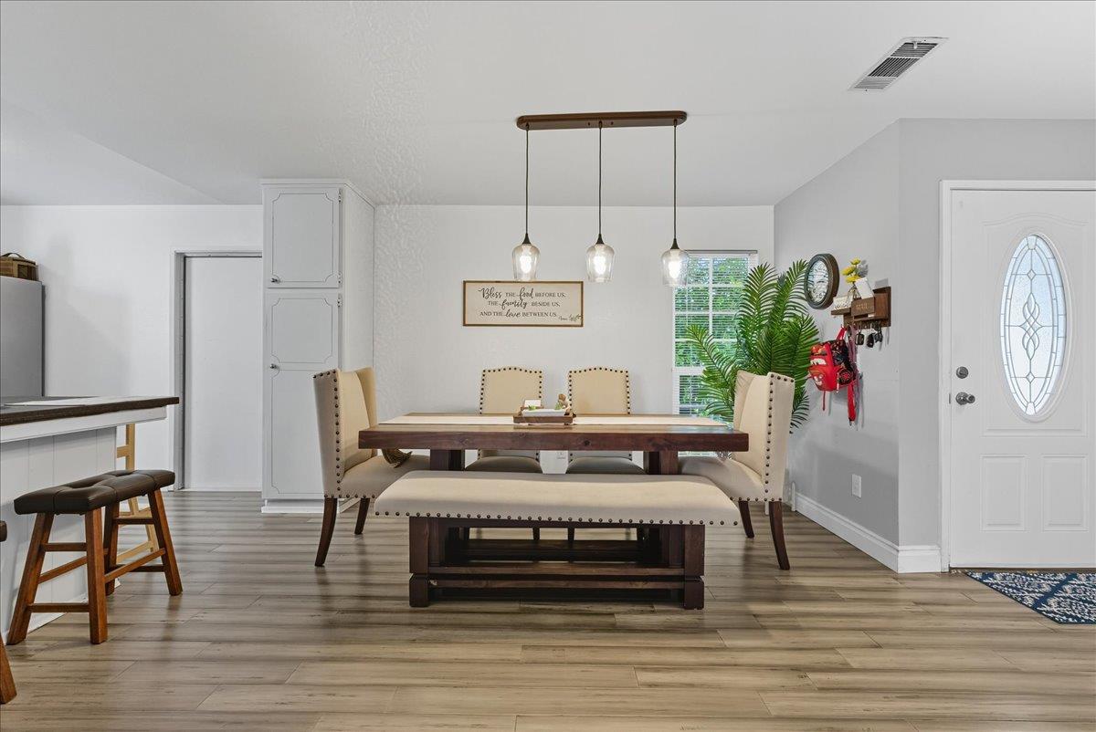 2123 Cottonwood Ct, Hanford, CA 93230