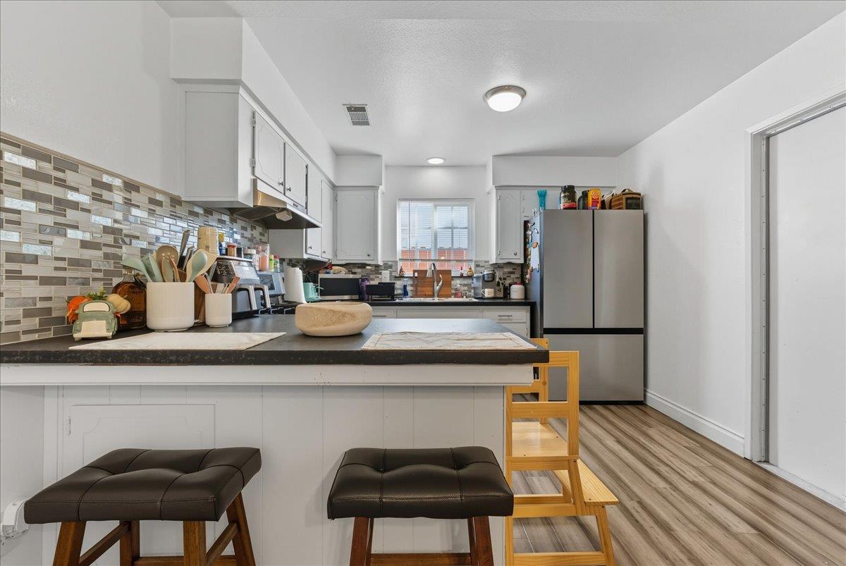 2123 Cottonwood Ct, Hanford, CA 93230