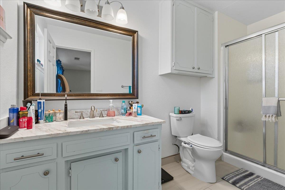 2123 Cottonwood Ct, Hanford, CA 93230