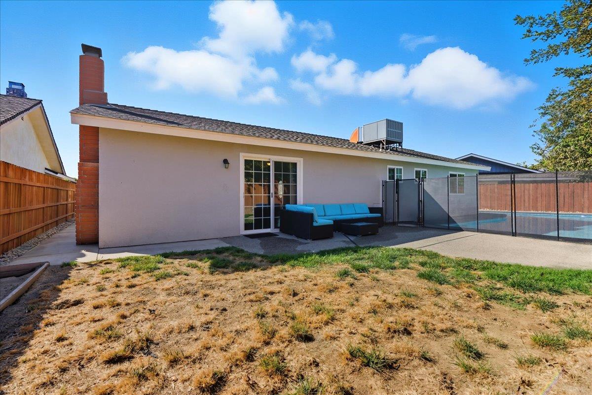 2123 Cottonwood Ct, Hanford, CA 93230