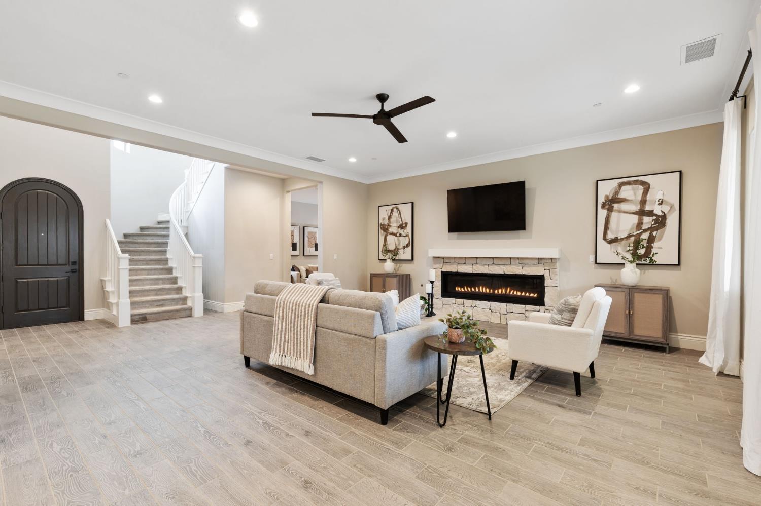 850 Overstone Ave, Madera, CA 93636