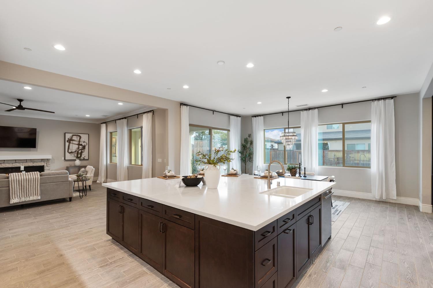 850 Overstone Ave, Madera, CA 93636