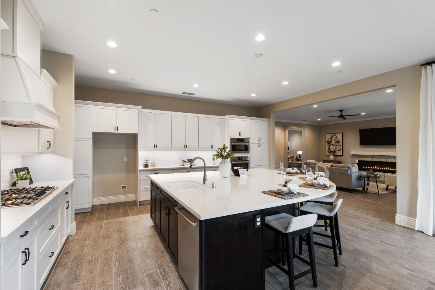 850 Overstone Ave, Madera, CA 93636