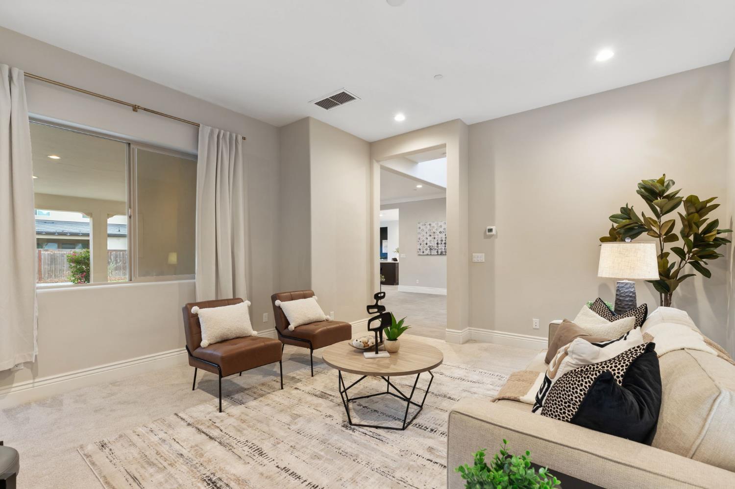 850 Overstone Ave, Madera, CA 93636