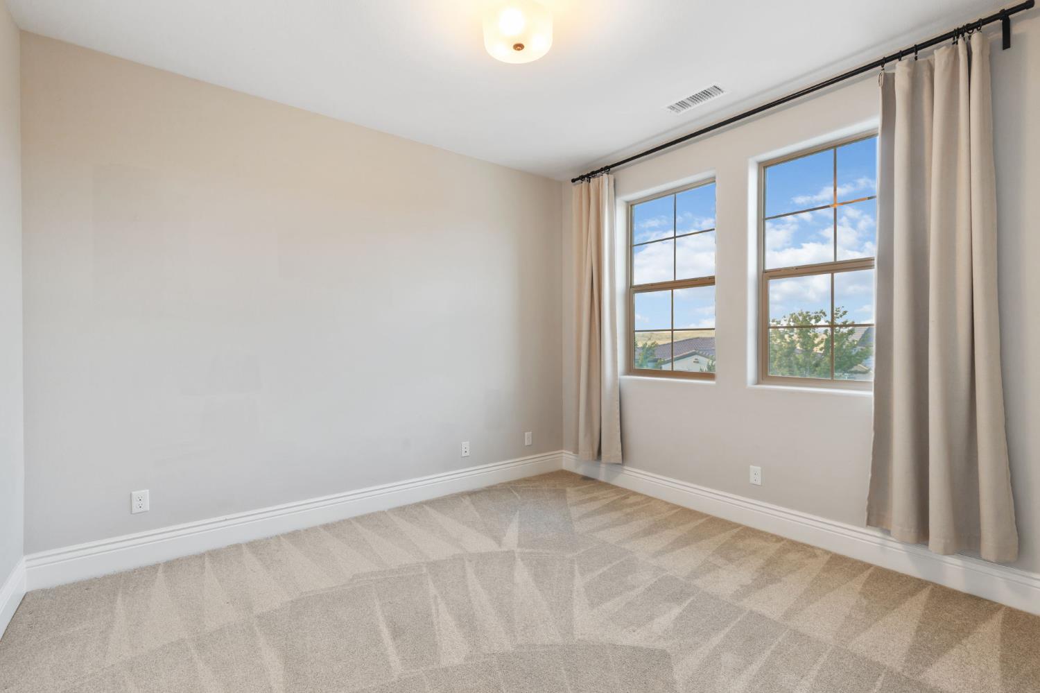 850 Overstone Ave, Madera, CA 93636