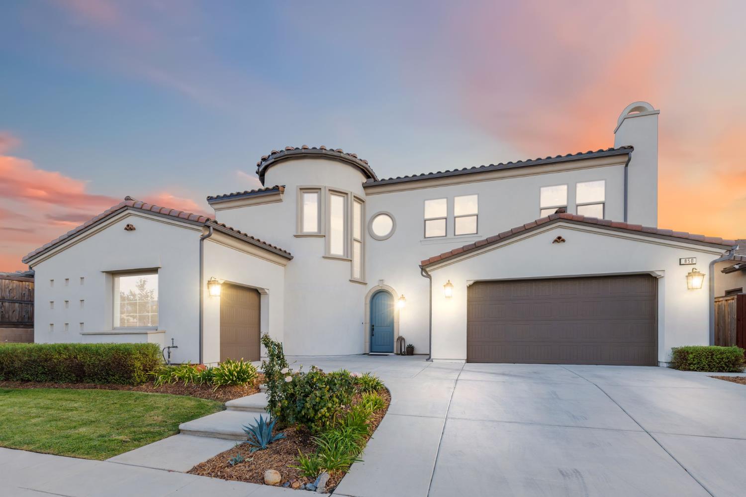 850 Overstone Ave, Madera, CA 93636