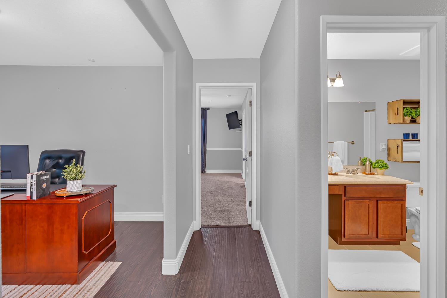 5447 E Burns Ave, Fresno, CA 93727