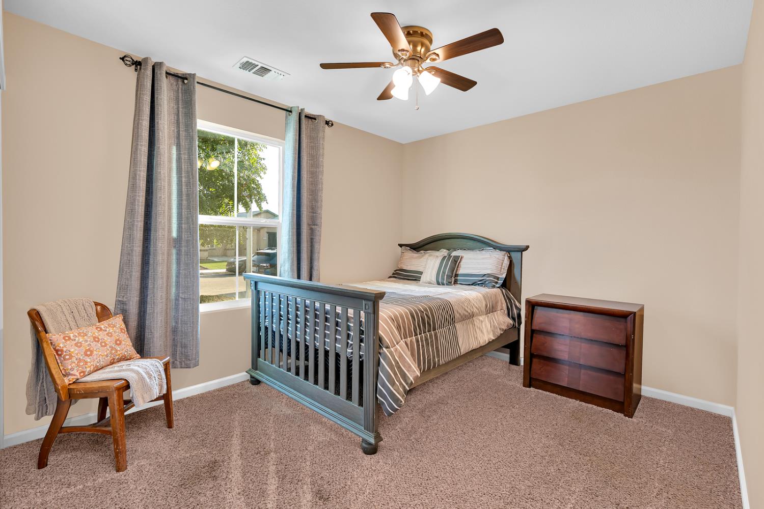 5447 E Burns Ave, Fresno, CA 93727