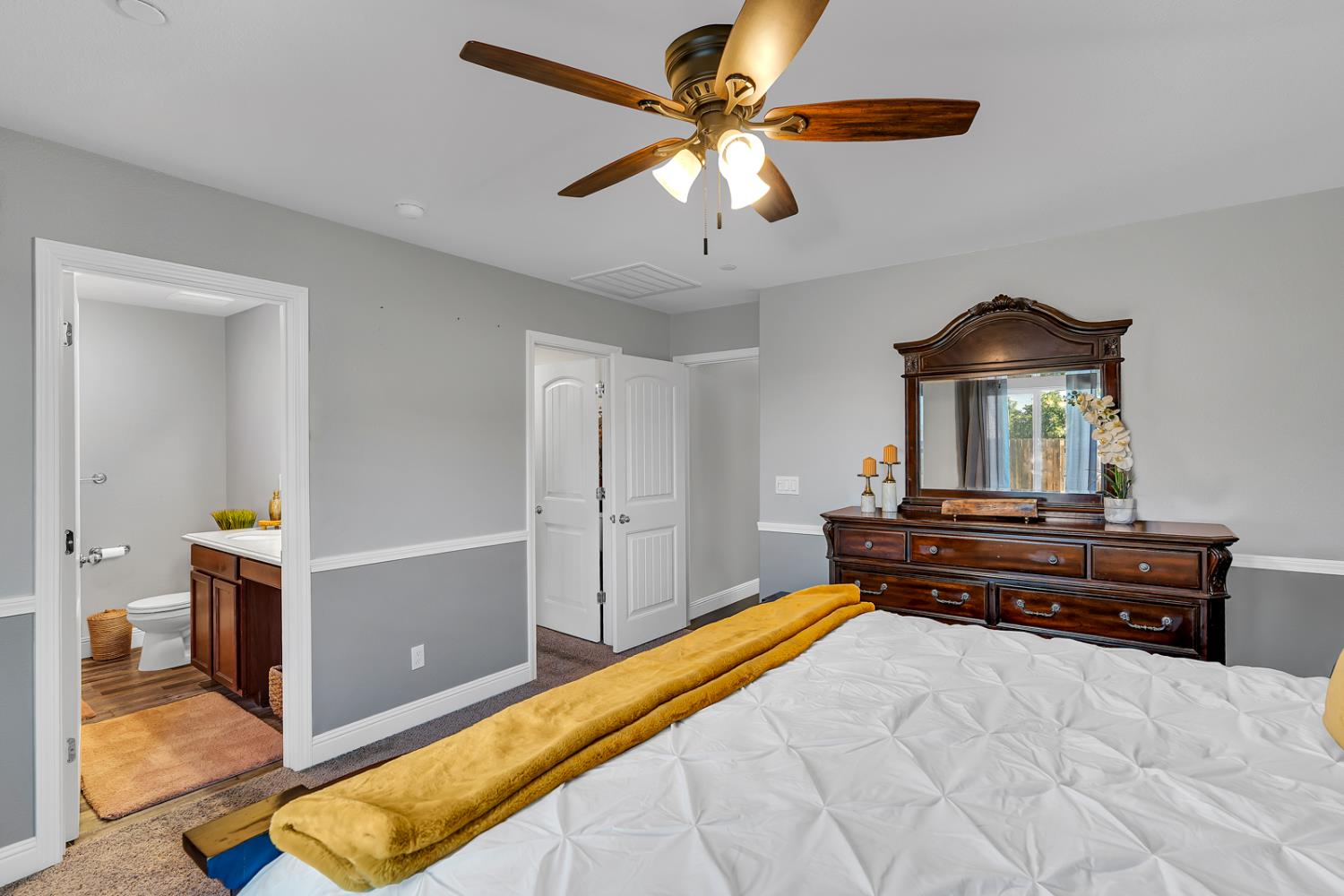 5447 E Burns Ave, Fresno, CA 93727