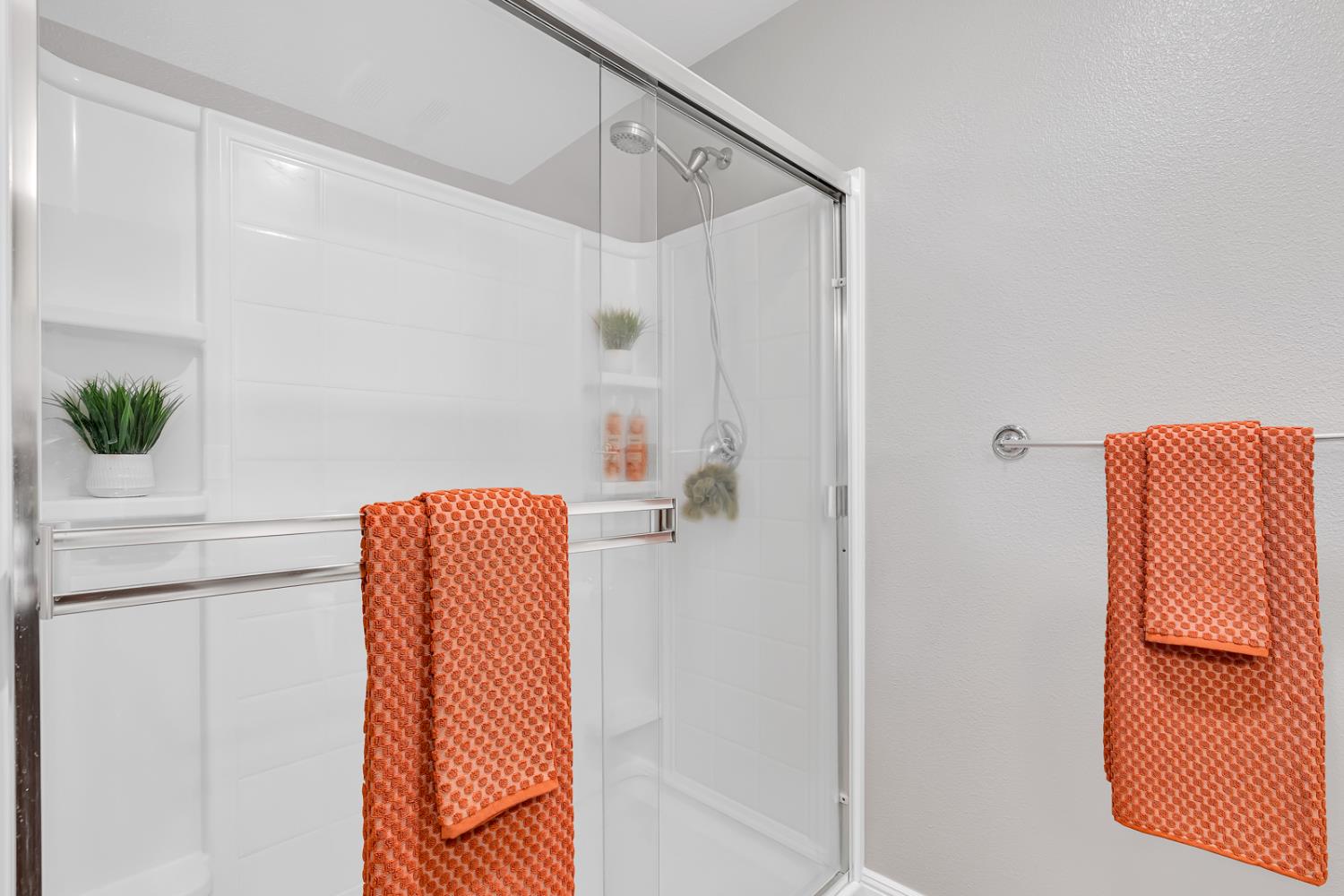 5447 E Burns Ave, Fresno, CA 93727