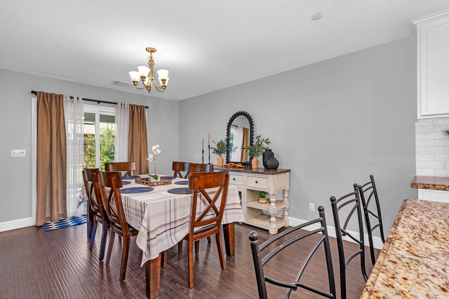 5447 E Burns Ave, Fresno, CA 93727