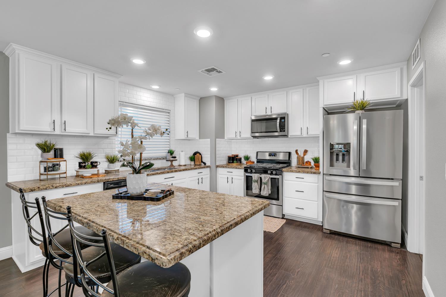 5447 E Burns Ave, Fresno, CA 93727