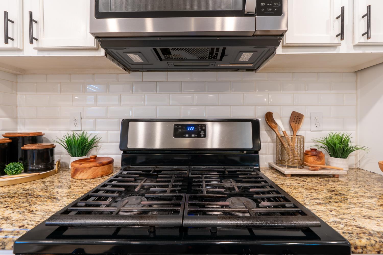 5447 E Burns Ave, Fresno, CA 93727