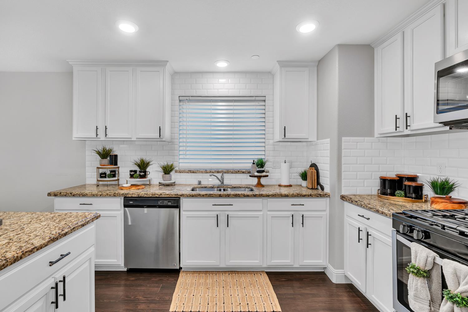 5447 E Burns Ave, Fresno, CA 93727