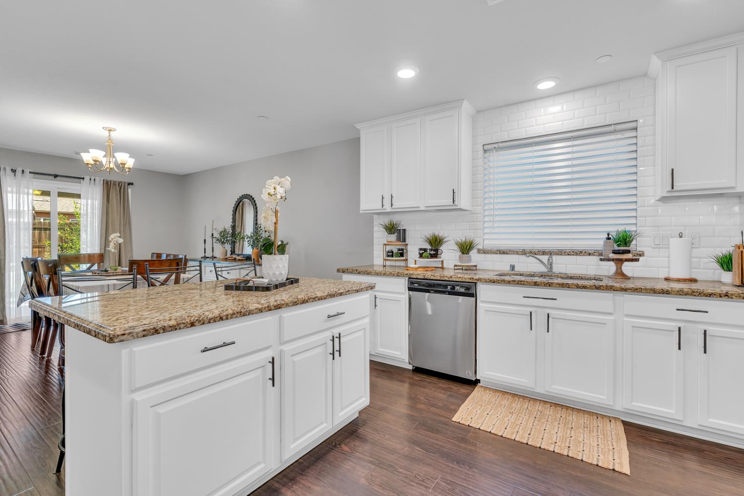 5447 E Burns Ave, Fresno, CA 93727