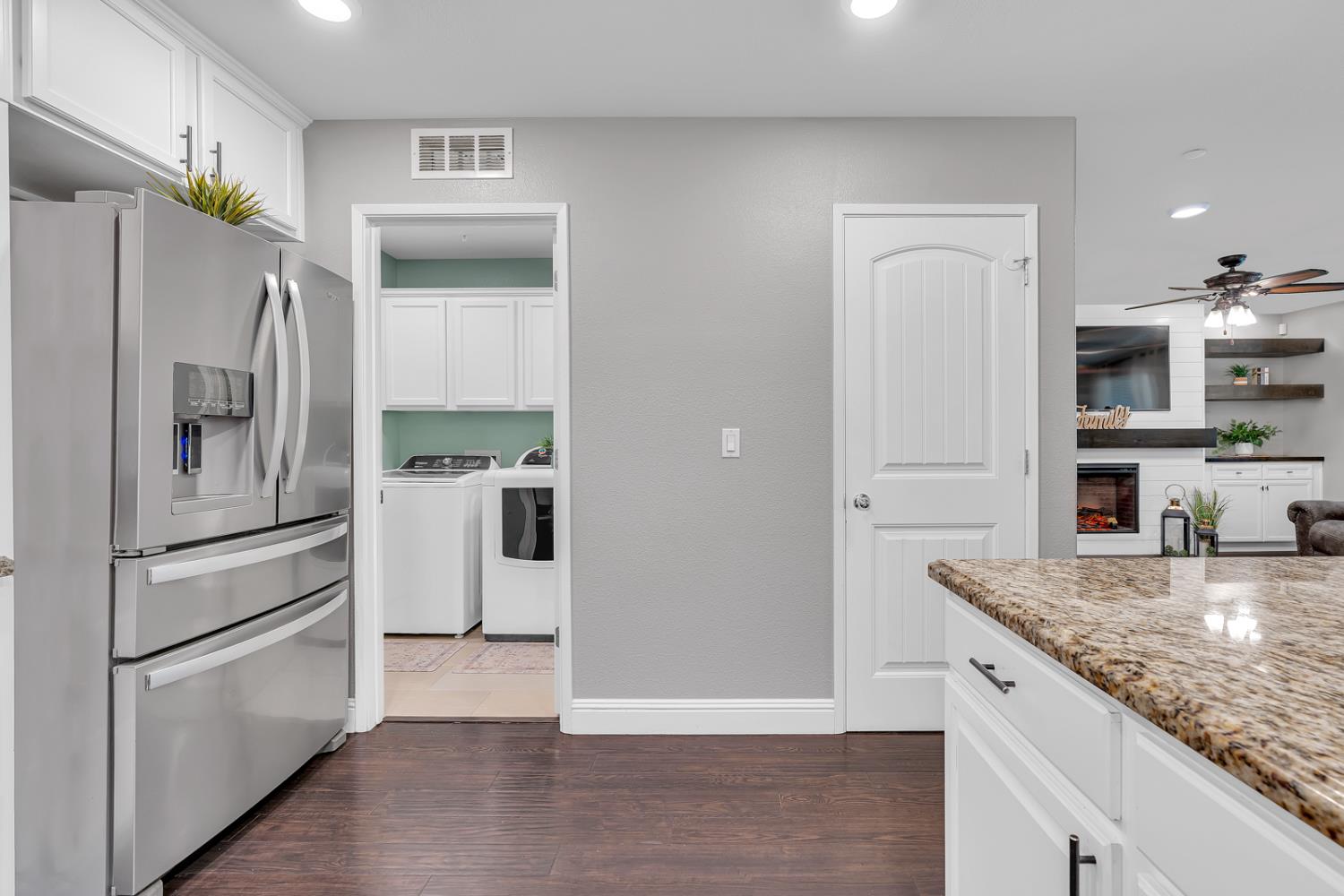 5447 E Burns Ave, Fresno, CA 93727