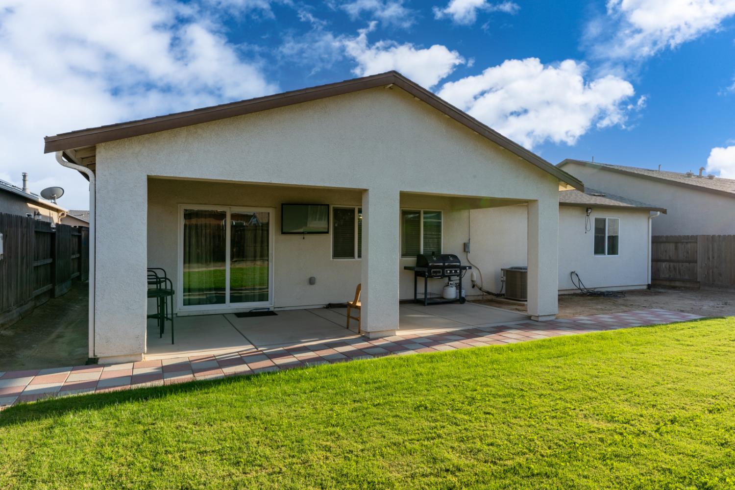 5447 E Burns Ave, Fresno, CA 93727