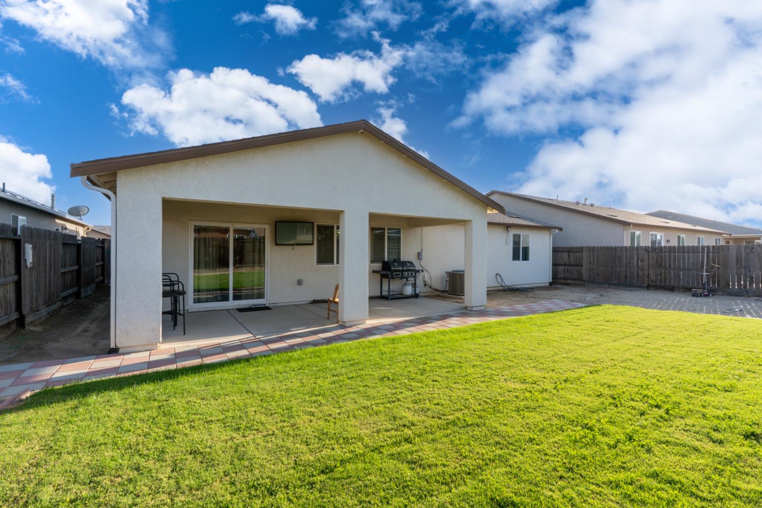 5447 E Burns Ave, Fresno, CA 93727