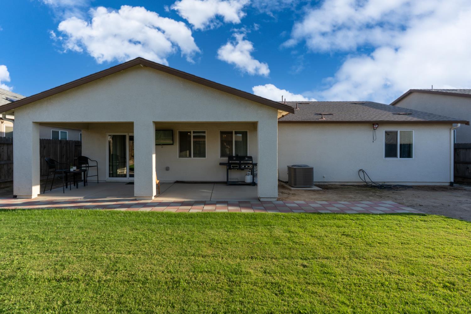 5447 E Burns Ave, Fresno, CA 93727