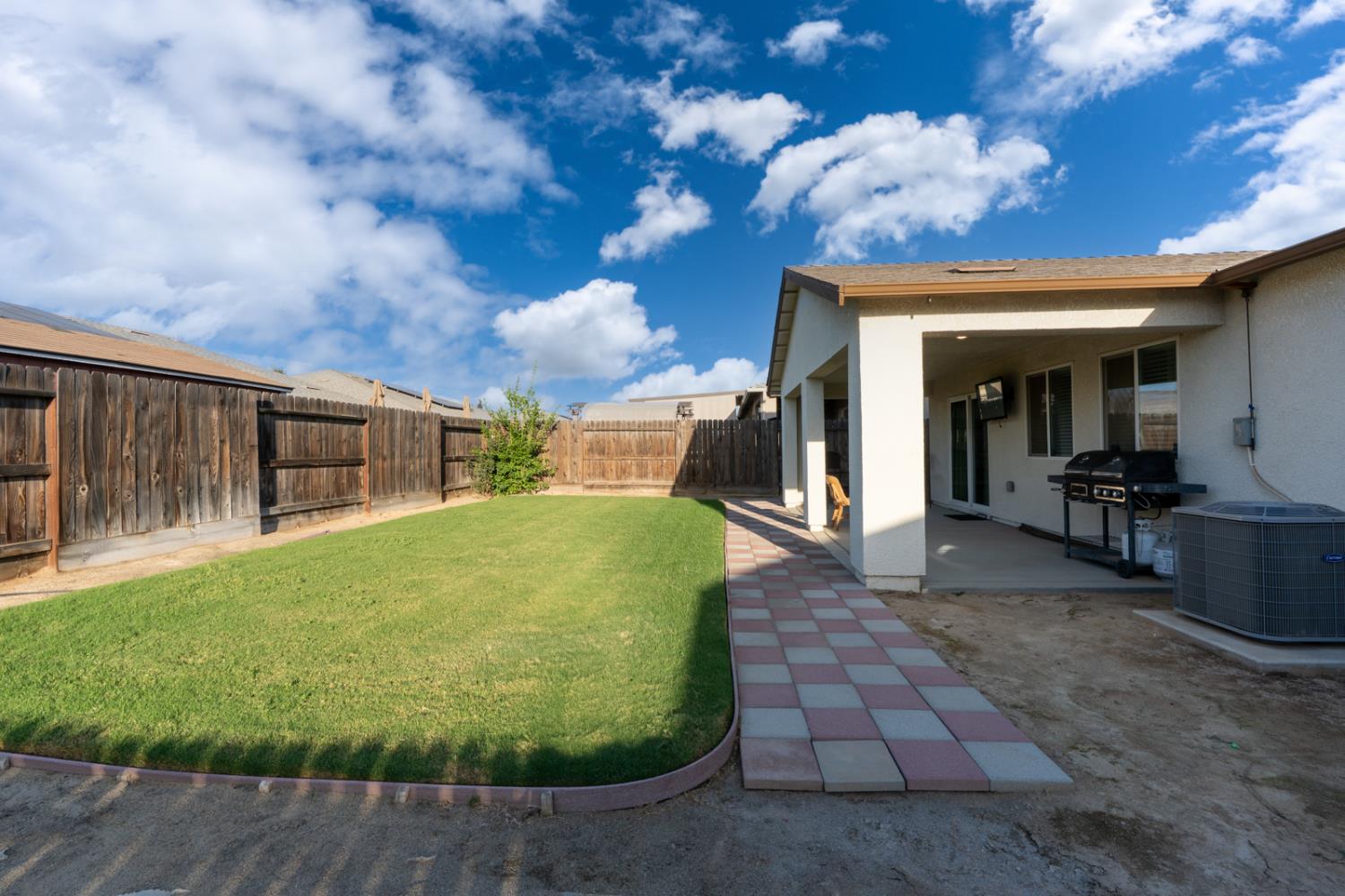 5447 E Burns Ave, Fresno, CA 93727