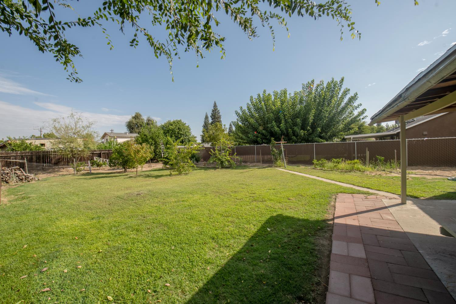 728 9th St, Sanger, CA 93657