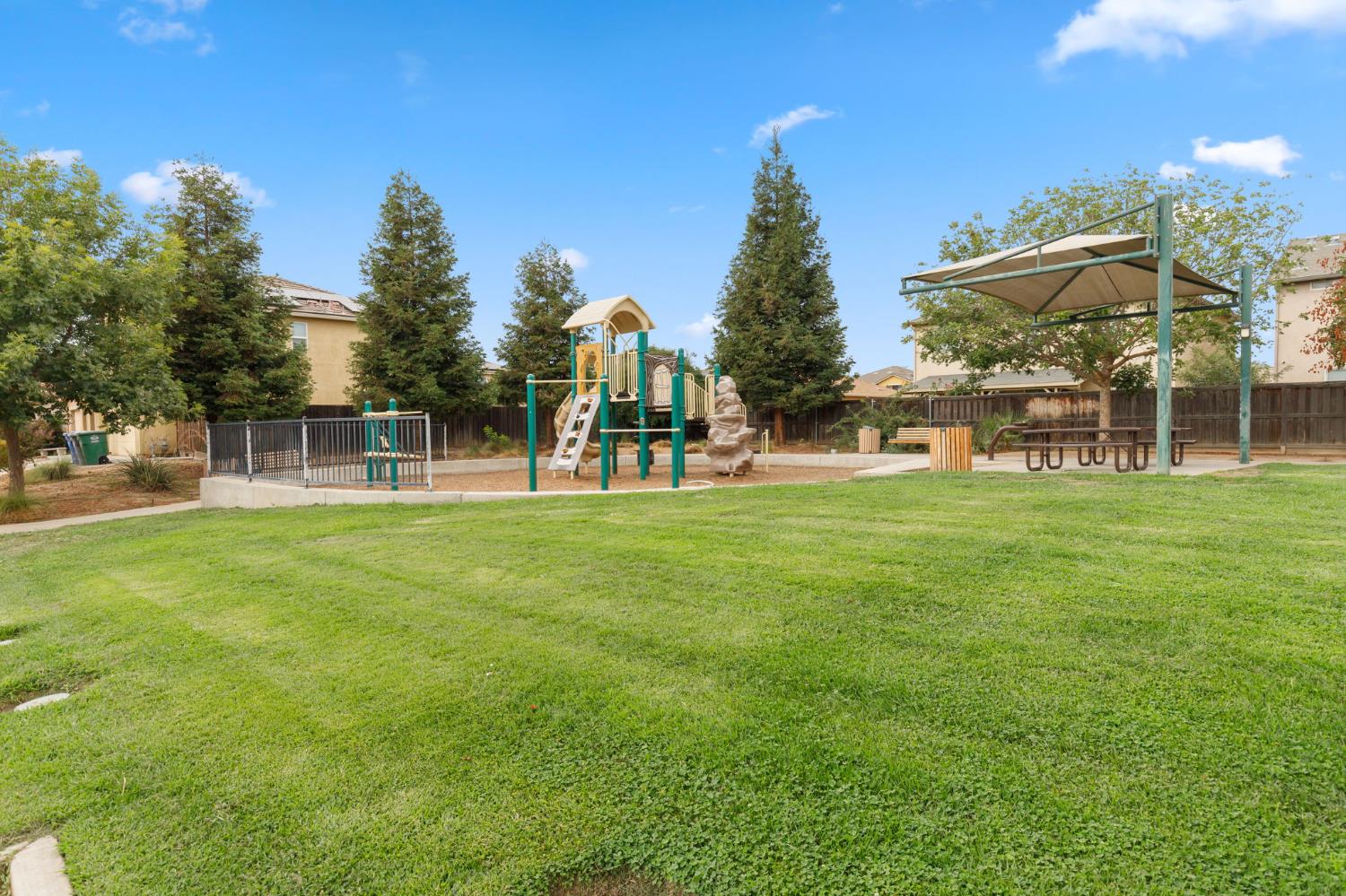 631 Persimmon St, Madera, CA 93638