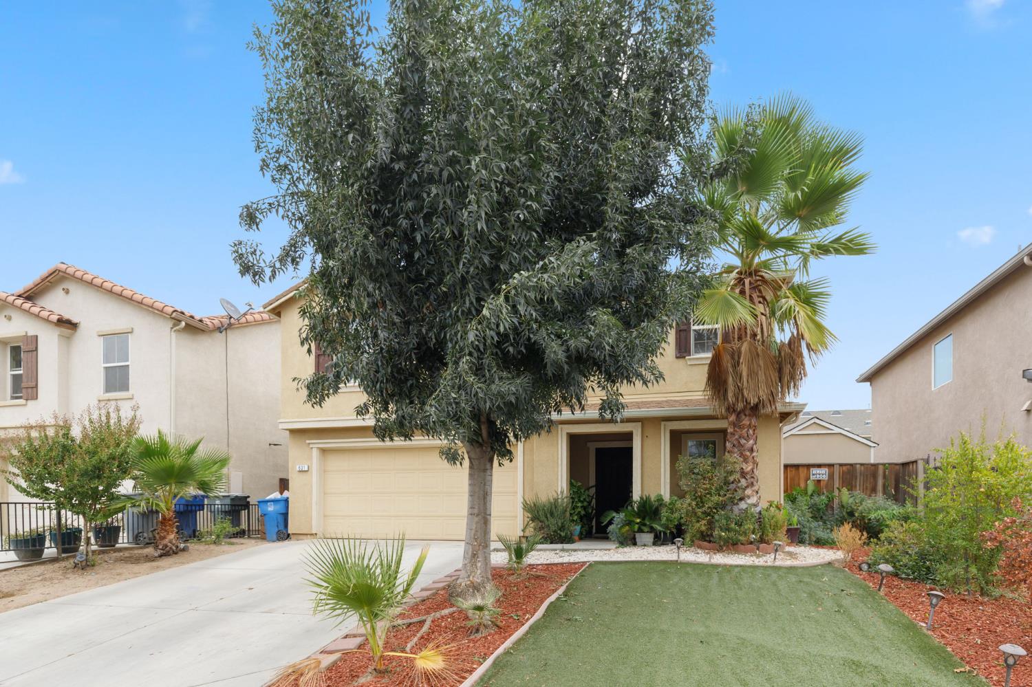 631 Persimmon St, Madera, CA 93638