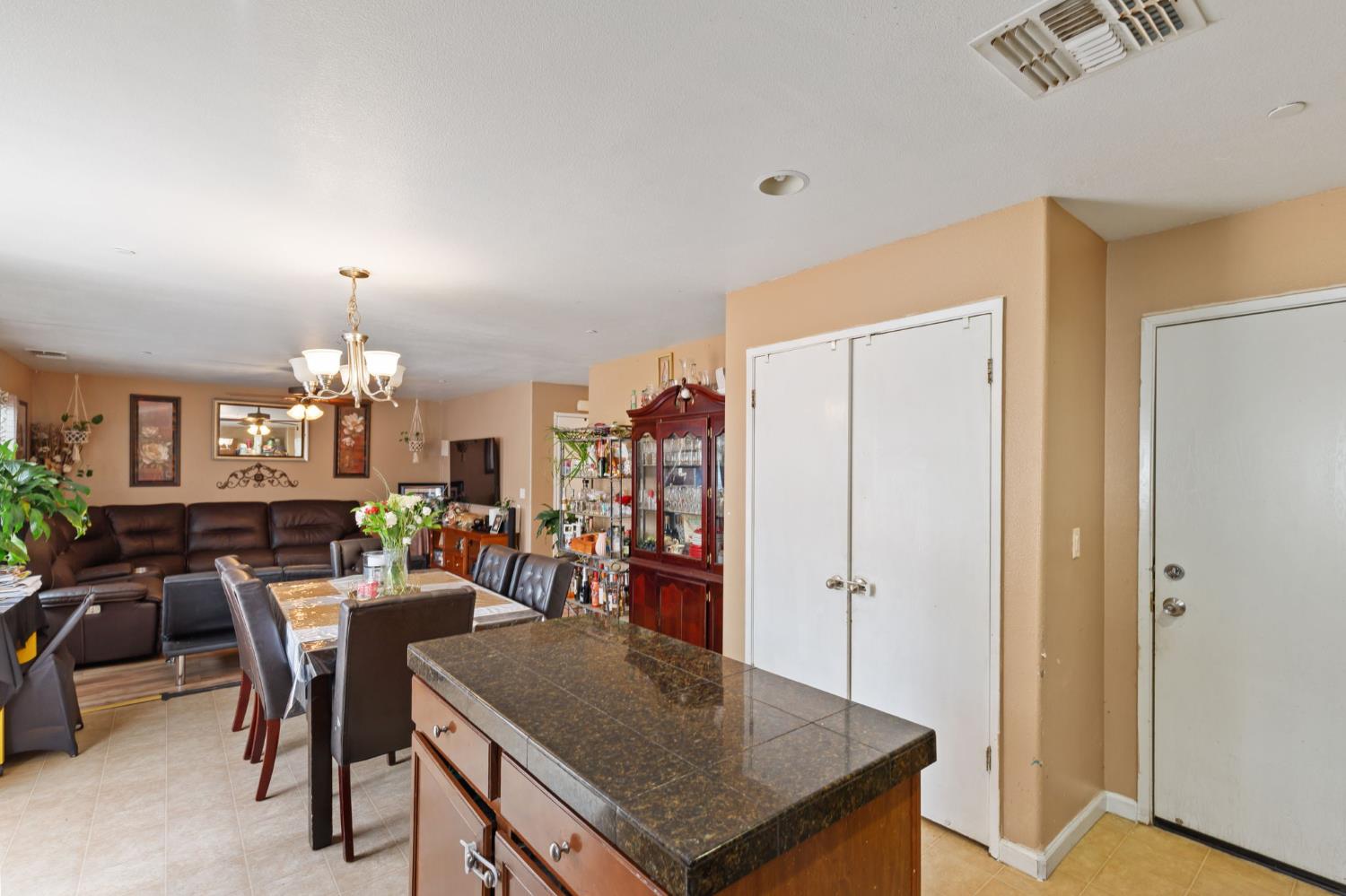 631 Persimmon St, Madera, CA 93638