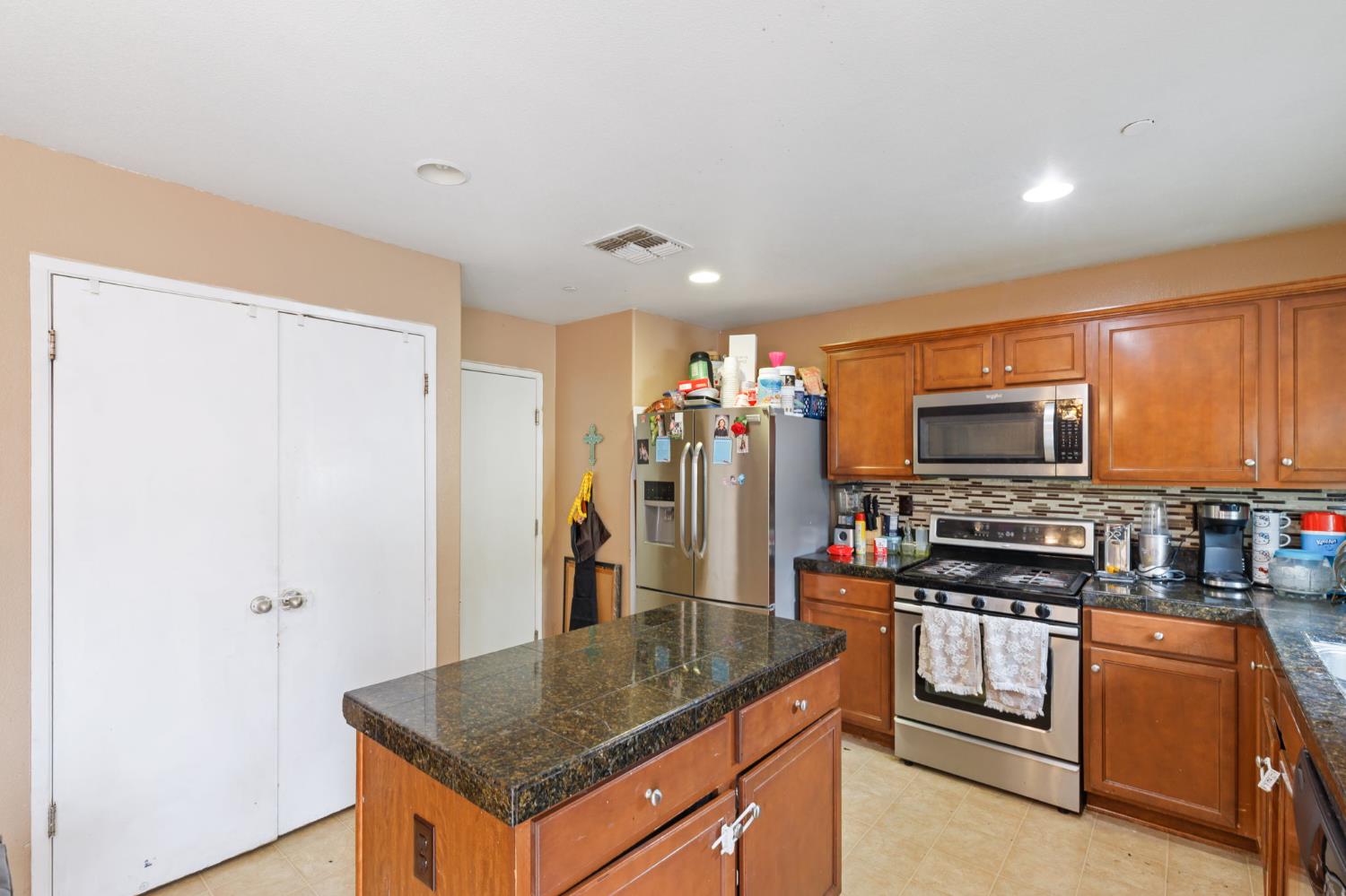 631 Persimmon St, Madera, CA 93638