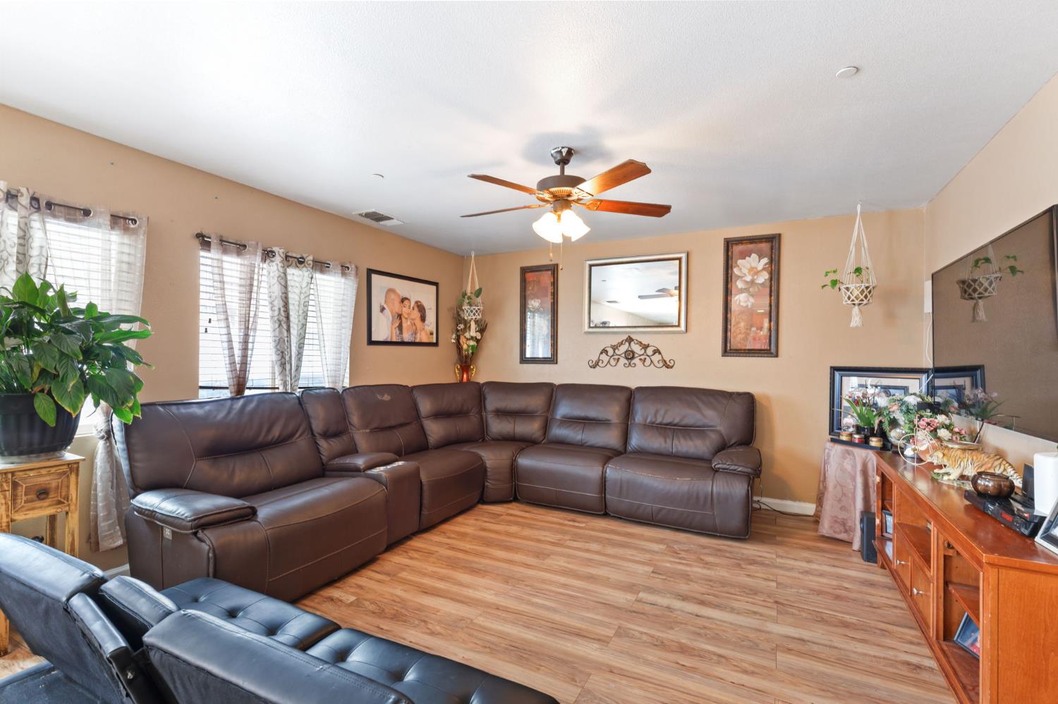 631 Persimmon St, Madera, CA 93638