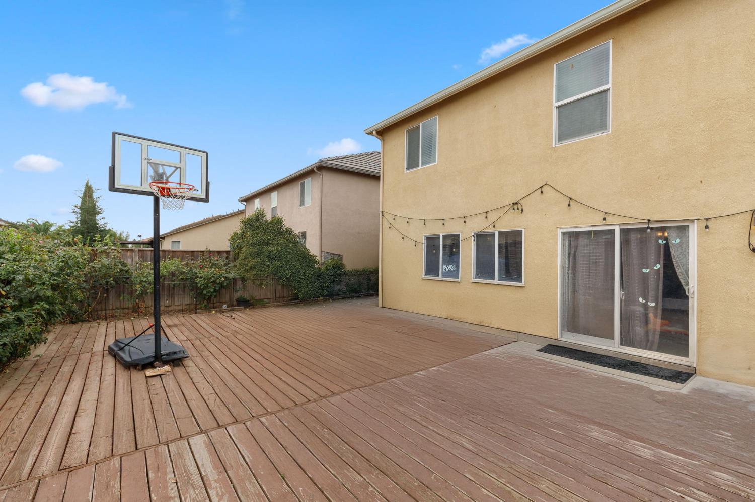 631 Persimmon St, Madera, CA 93638