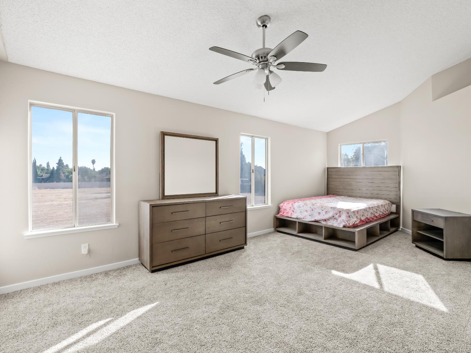 3537 W Fedora Ave, Fresno, CA 93722