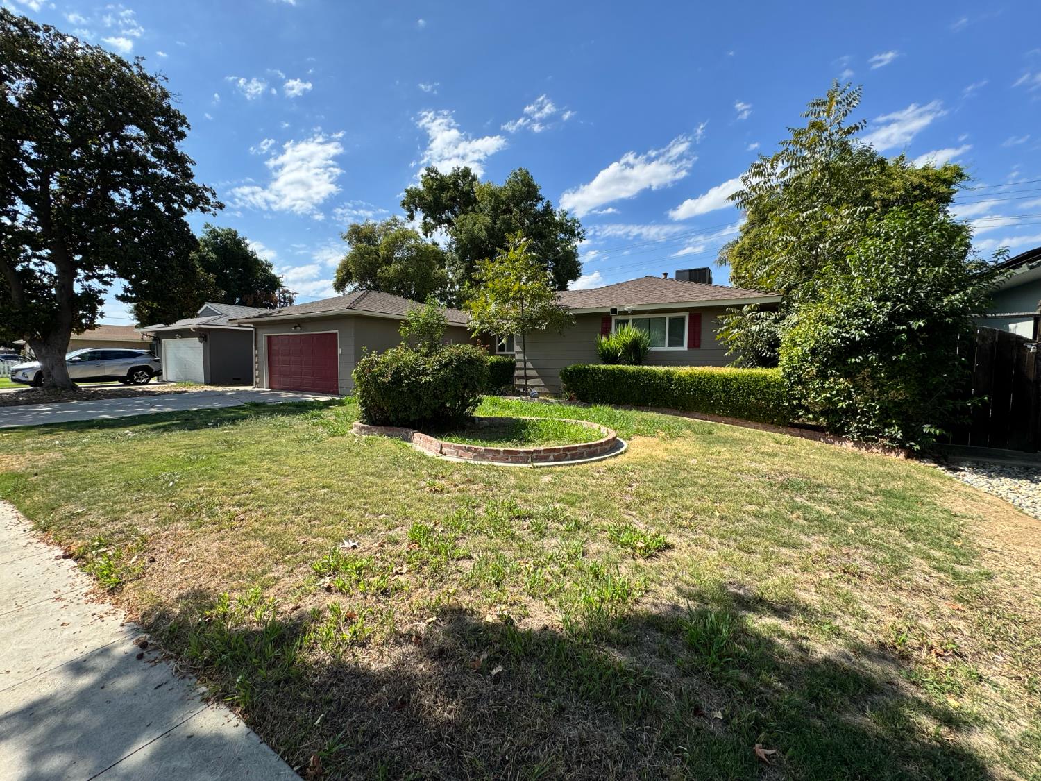 5435 N Bond St, Fresno, CA 93710