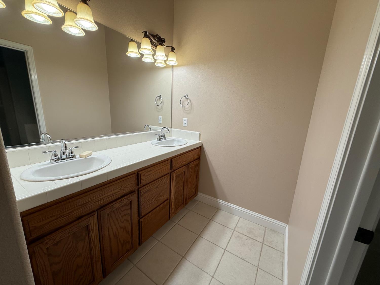 2087 S Church, Reedley, CA 93654