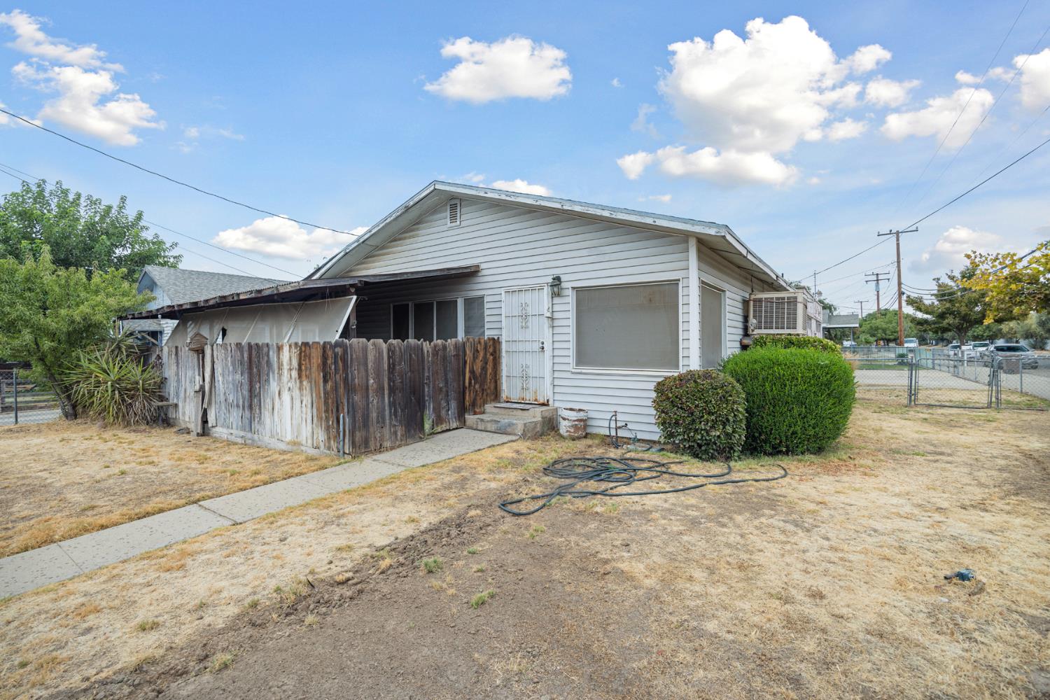 517 N Westwood Ave, Lindsay, CA 93247
