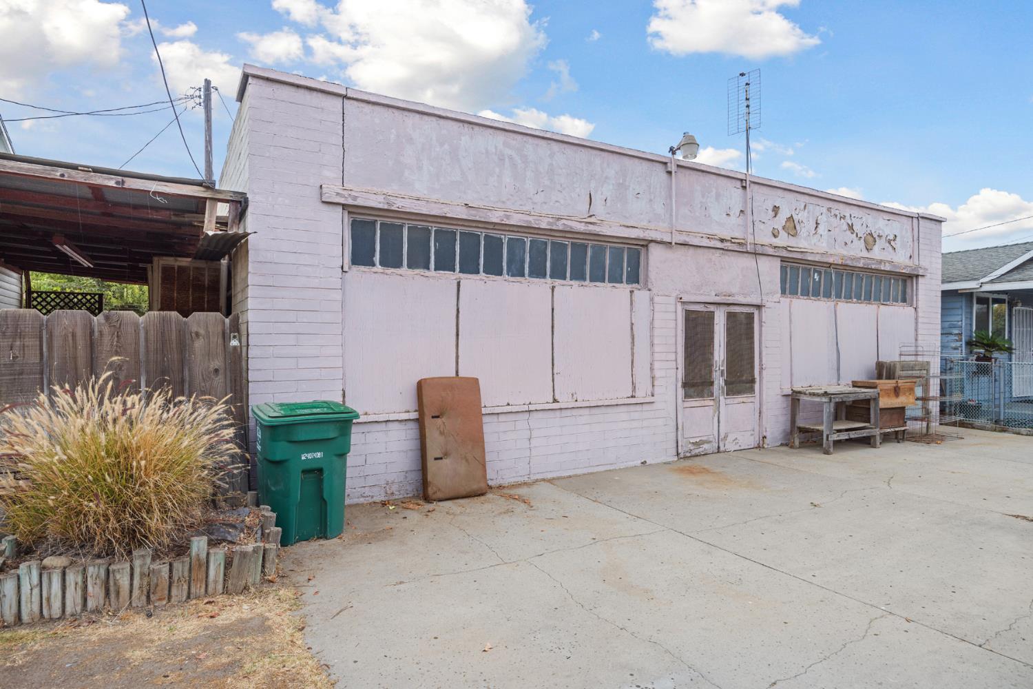 517 N Westwood Ave, Lindsay, CA 93247