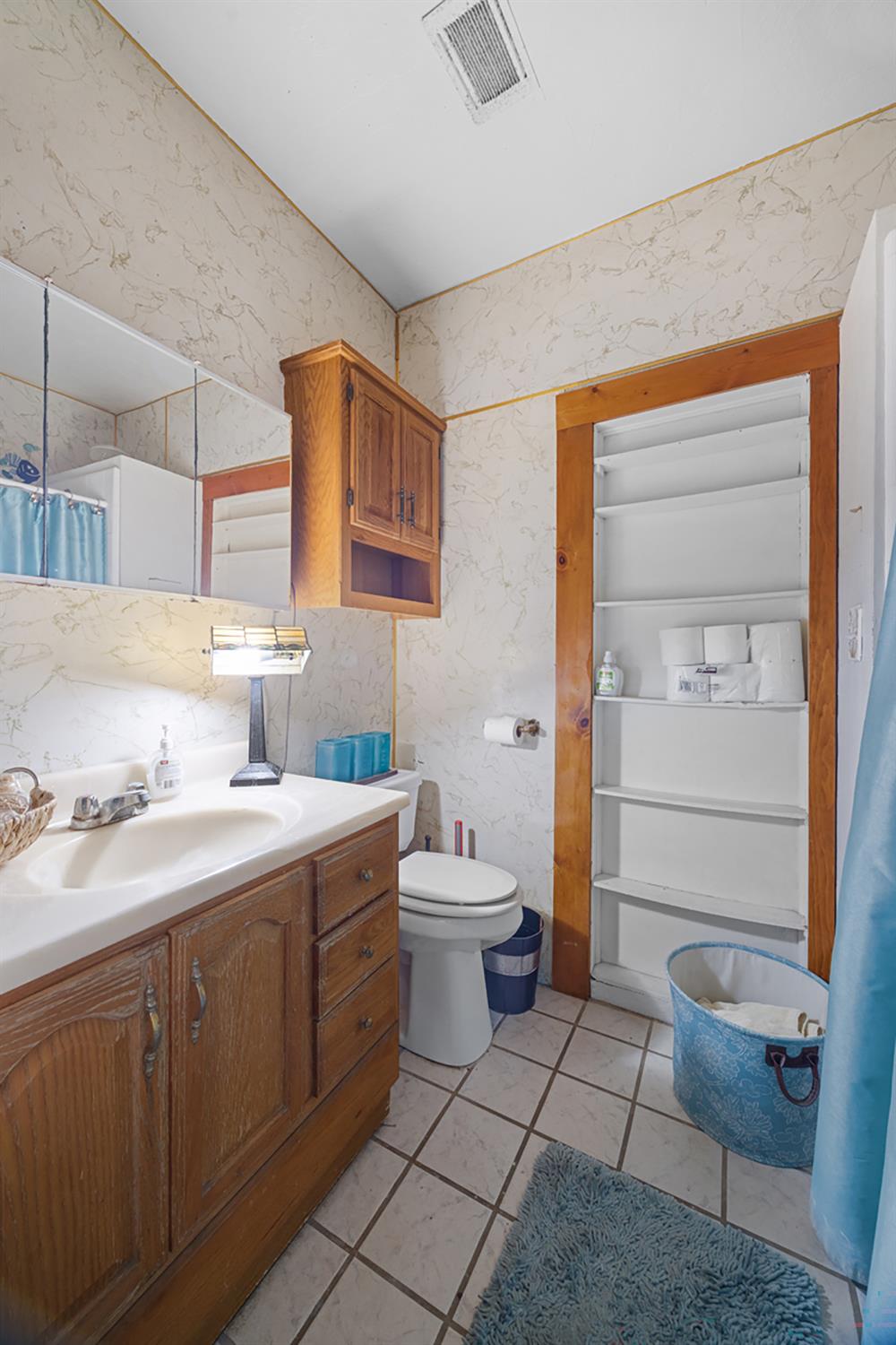 517 N Westwood Ave, Lindsay, CA 93247