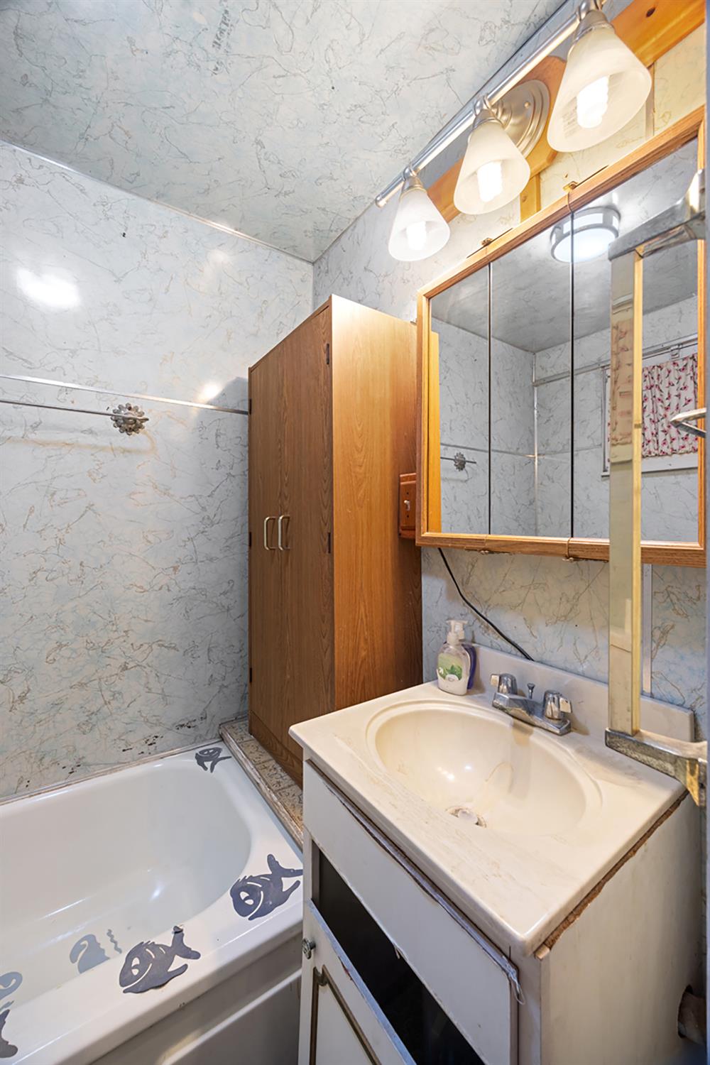 517 N Westwood Ave, Lindsay, CA 93247