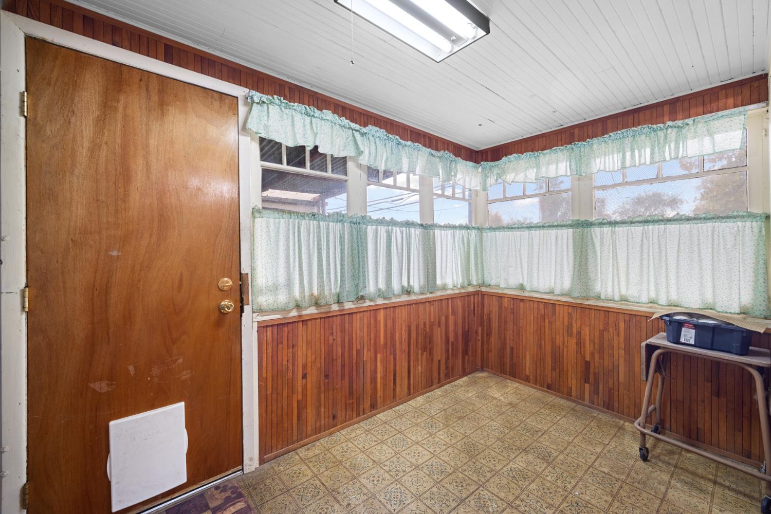 517 N Westwood Ave, Lindsay, CA 93247