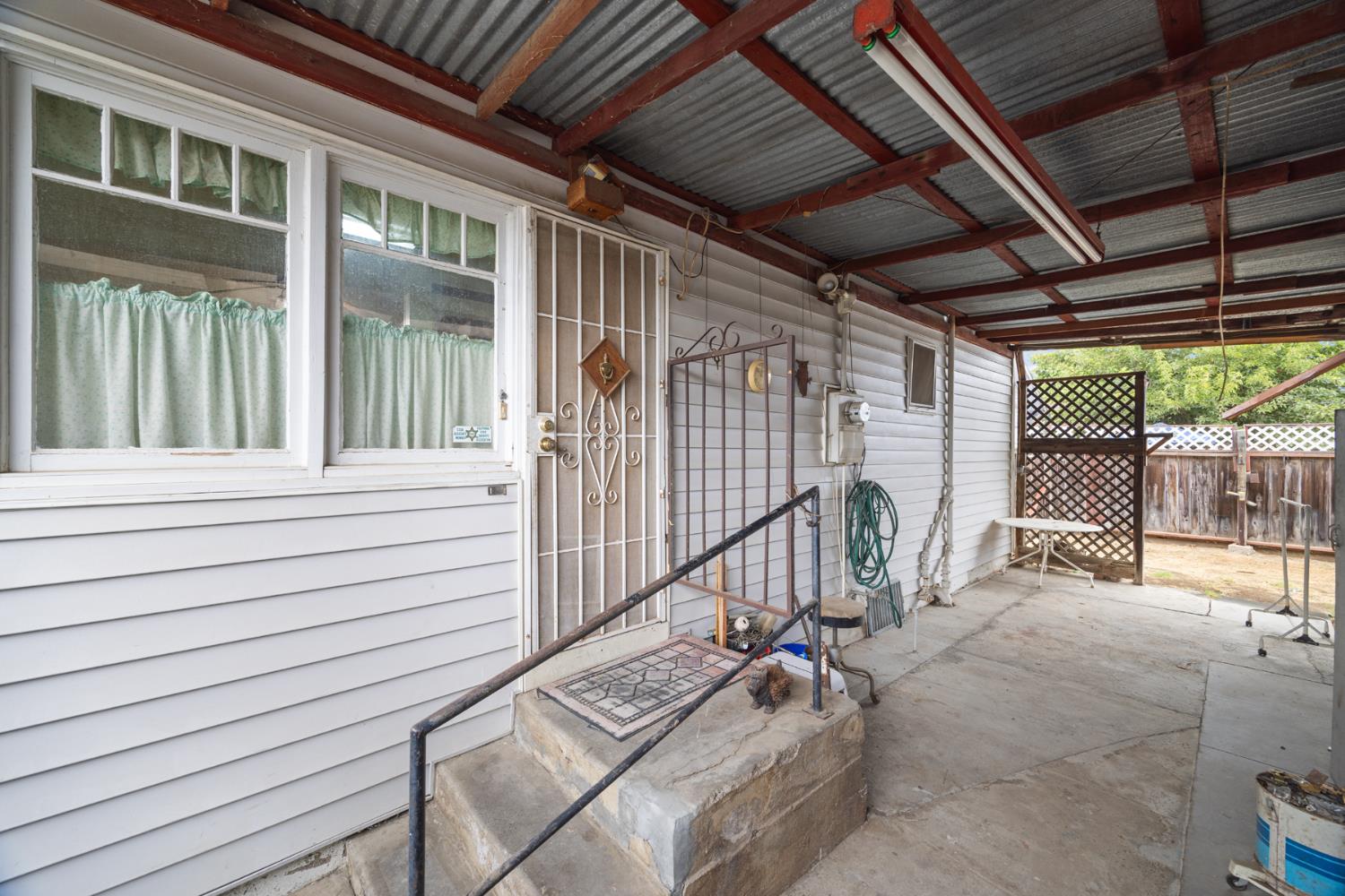 517 N Westwood Ave, Lindsay, CA 93247