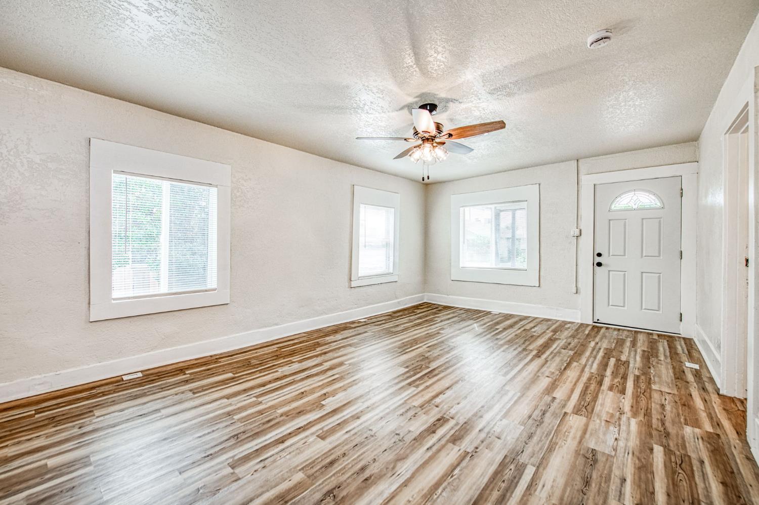 2710 C St, Selma, CA 93662