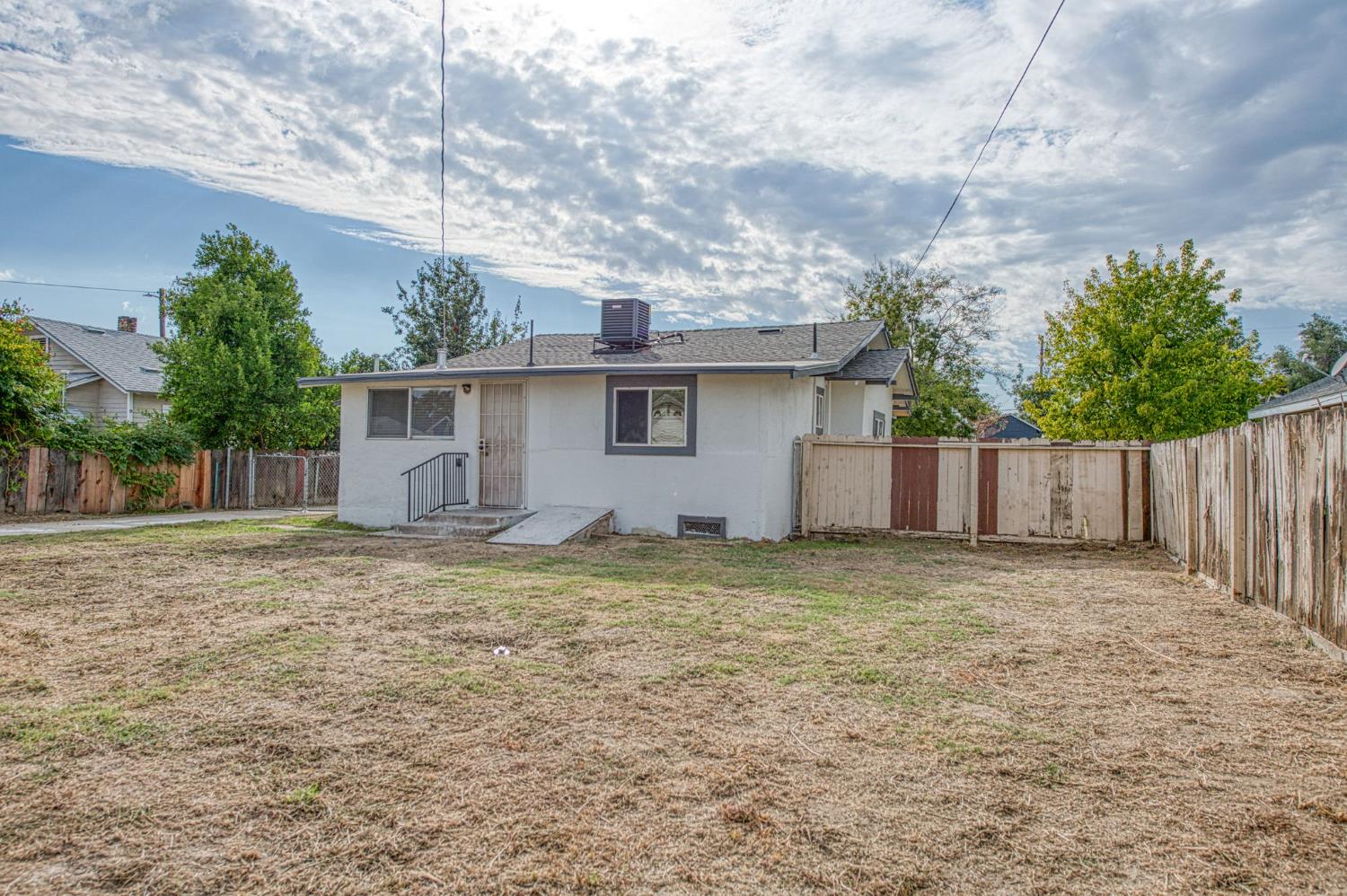 2710 C St, Selma, CA 93662